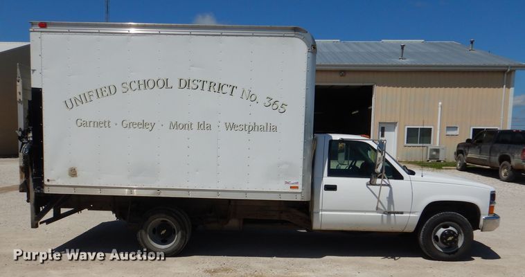 image for item DL8857 2000 Chevrolet C3500  box truck