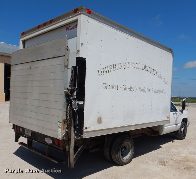 image for item DL8857 2000 Chevrolet C3500  box truck