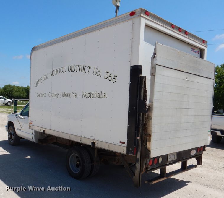 image for item DL8857 2000 Chevrolet C3500  box truck