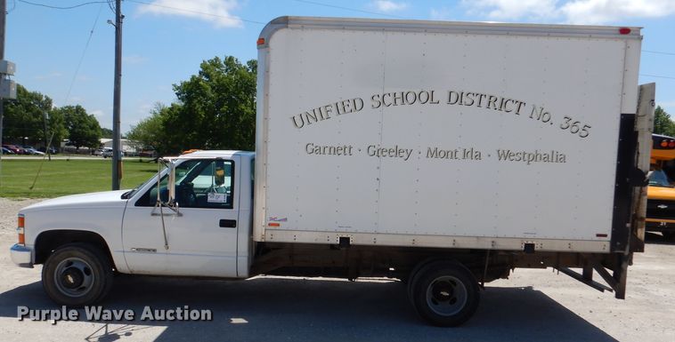 image for item DL8857 2000 Chevrolet C3500  box truck