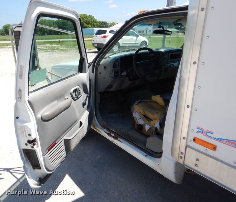 image for item DL8857 2000 Chevrolet C3500  box truck