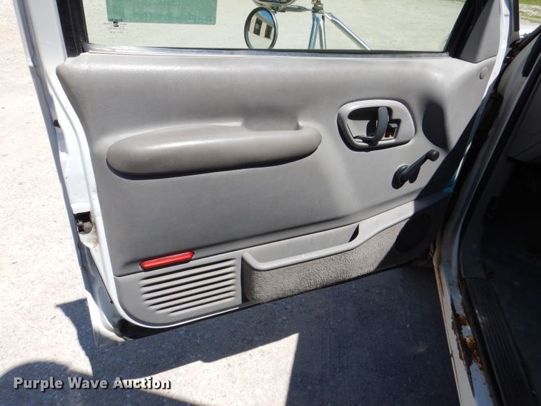 image for item DL8857 2000 Chevrolet C3500  box truck