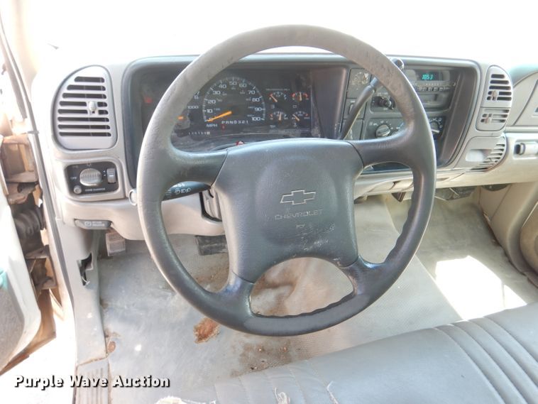 image for item DL8857 2000 Chevrolet C3500  box truck