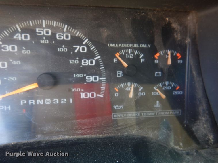 image for item DL8857 2000 Chevrolet C3500  box truck