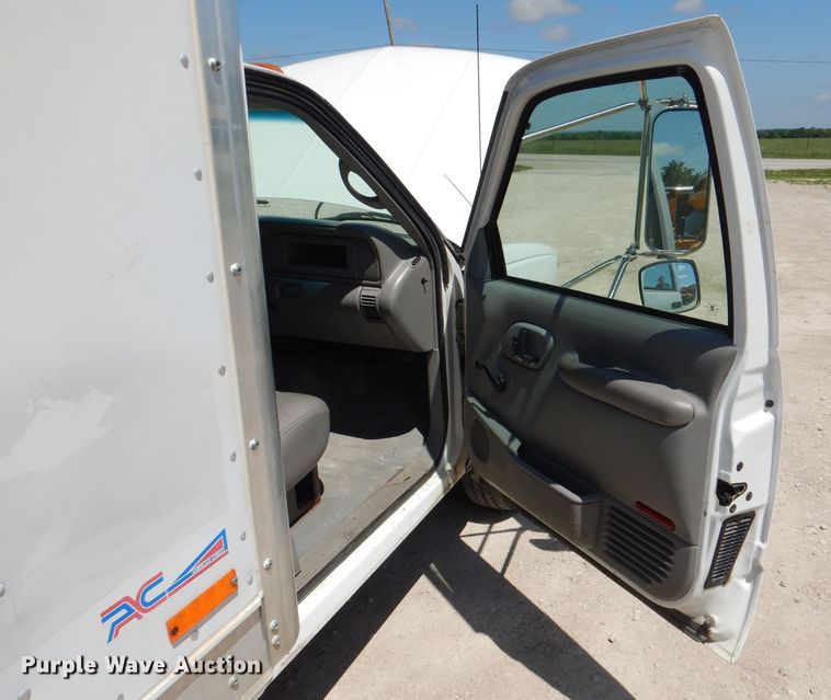 image for item DL8857 2000 Chevrolet C3500  box truck