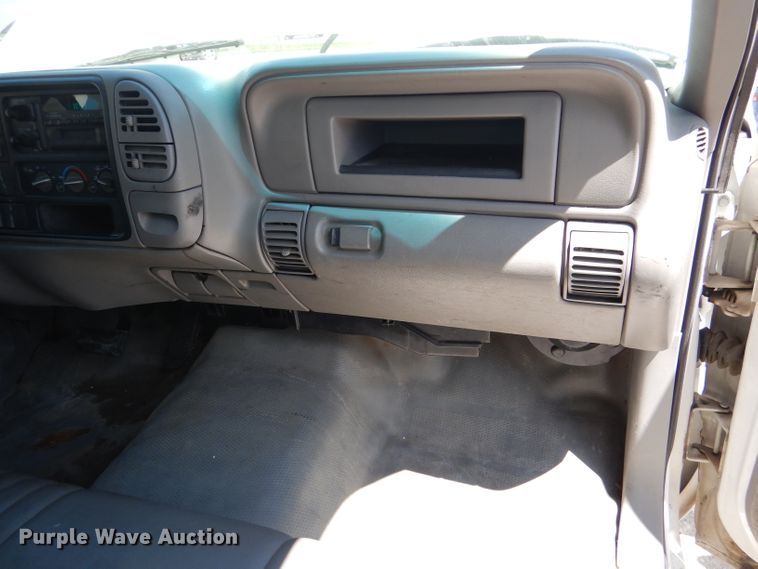 image for item DL8857 2000 Chevrolet C3500  box truck