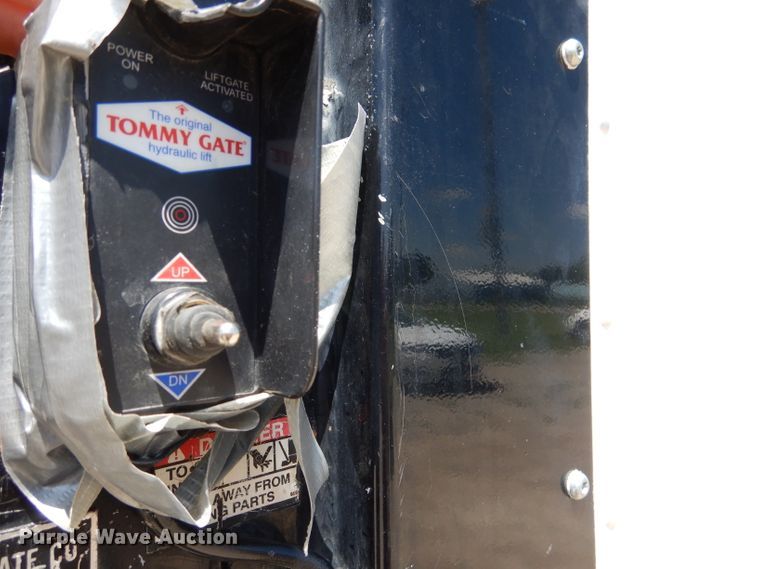 image for item DL8857 2000 Chevrolet C3500  box truck