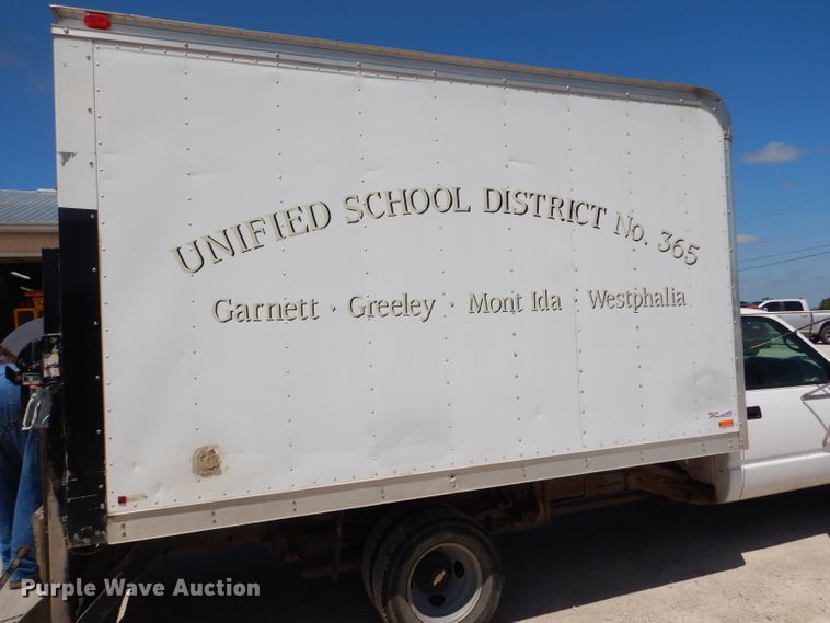 image for item DL8857 2000 Chevrolet C3500  box truck