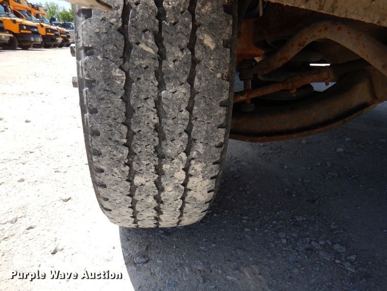 image for item DL8857 2000 Chevrolet C3500  box truck