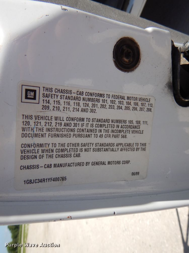 image for item DL8857 2000 Chevrolet C3500  box truck