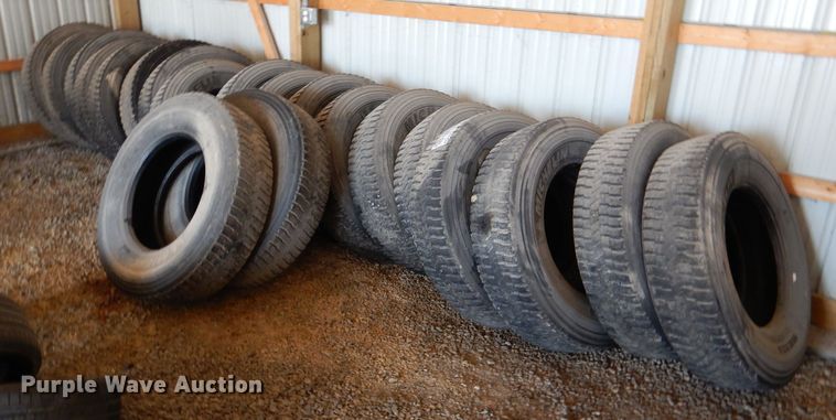 image for item DL8859 (20) 11R22.5 recapped tires