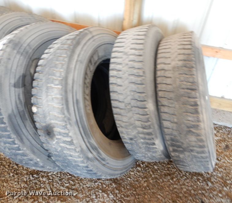 image for item DL8859 (20) 11R22.5 recapped tires