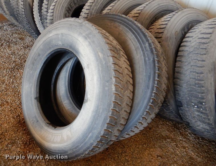 image for item DL8859 (20) 11R22.5 recapped tires