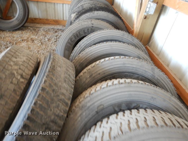 image for item DL8859 (20) 11R22.5 recapped tires