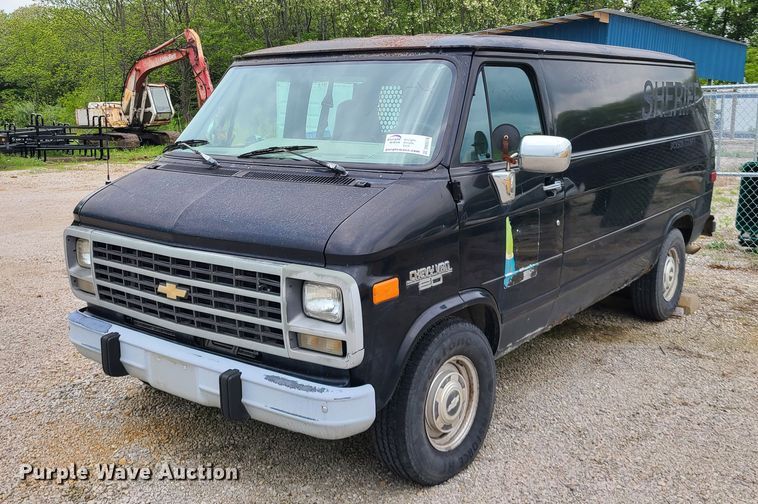 1995 Chevrolet G20 van in Lees Summit, MO Item DN5570 sold Purple Wave