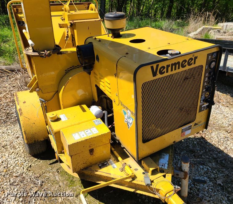image for item DN5597 1999 Vermeer BC935  wood chipper
