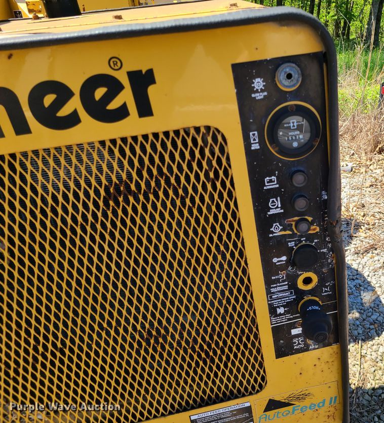 image for item DN5597 1999 Vermeer BC935  wood chipper