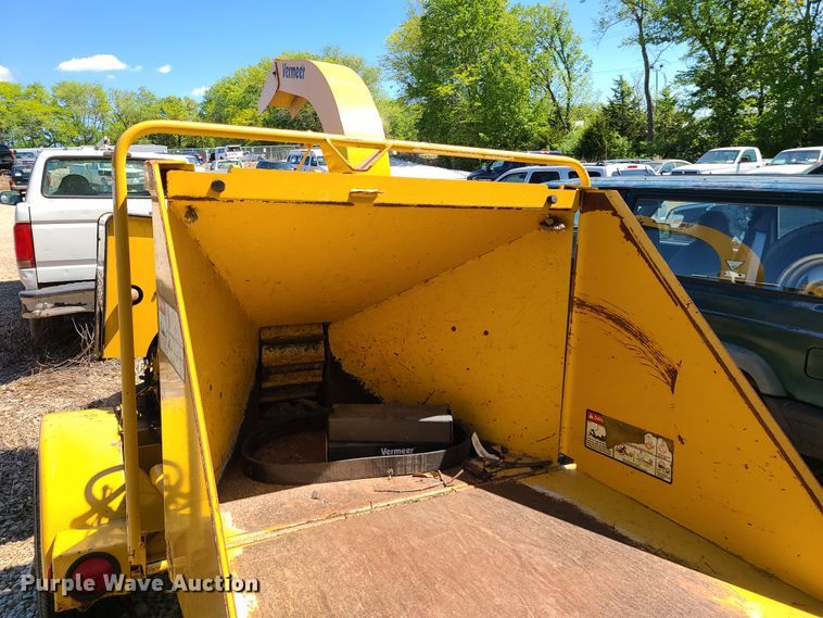 image for item DN5597 1999 Vermeer BC935  wood chipper