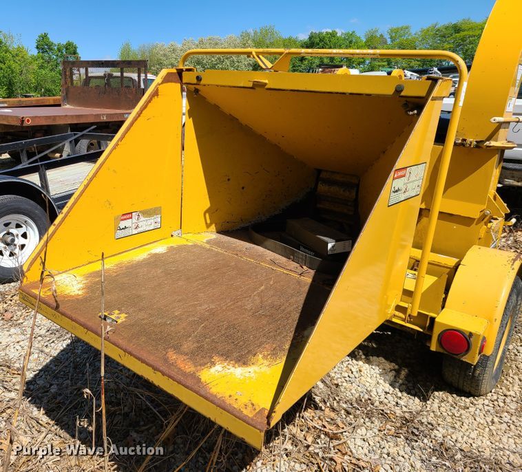 image for item DN5597 1999 Vermeer BC935  wood chipper