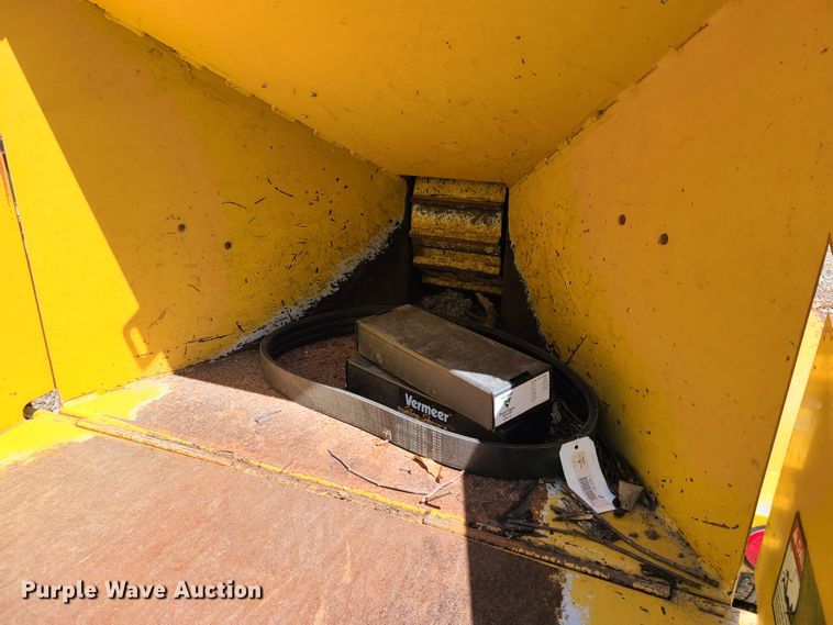 image for item DN5597 1999 Vermeer BC935  wood chipper