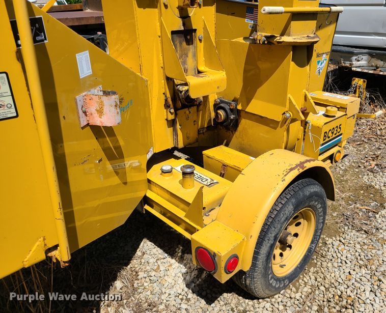 image for item DN5597 1999 Vermeer BC935  wood chipper