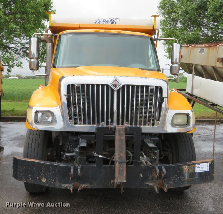 image for item DN5837 2004 International 7400  dump truck