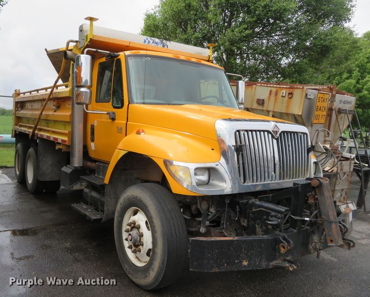 image for item DN5837 2004 International 7400  dump truck