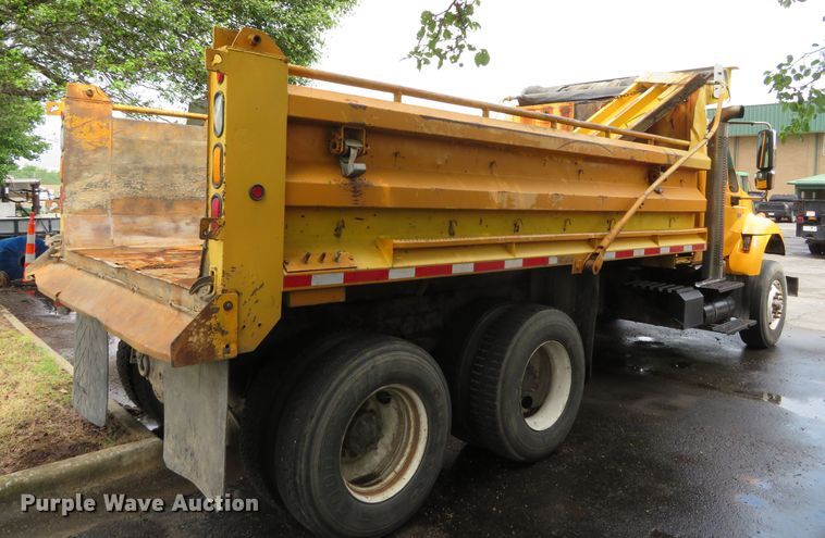 image for item DN5837 2004 International 7400  dump truck