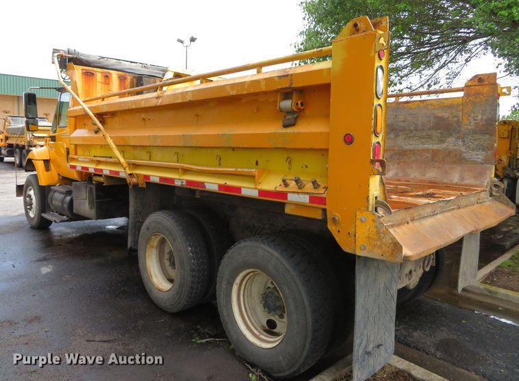 image for item DN5837 2004 International 7400  dump truck