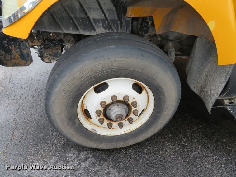 image for item DN5837 2004 International 7400  dump truck