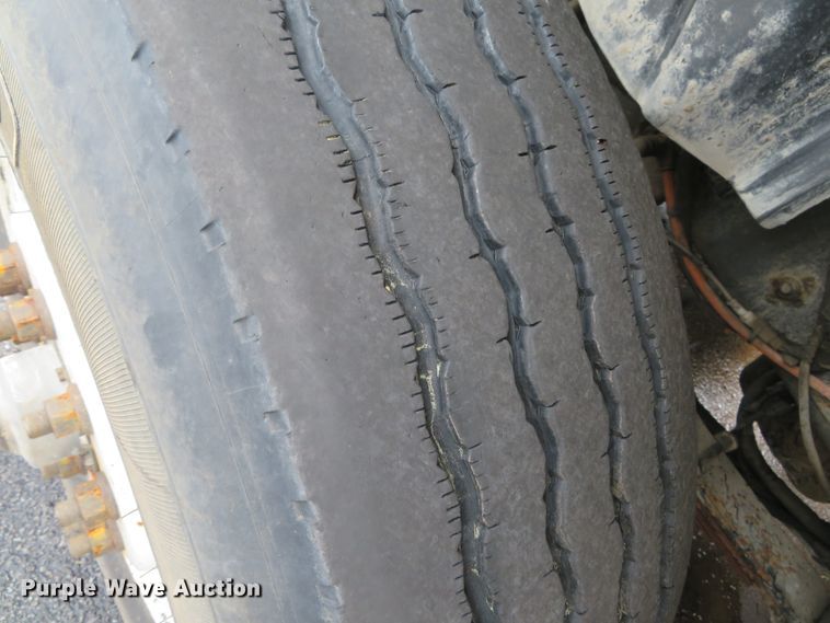 image for item DN5837 2004 International 7400  dump truck