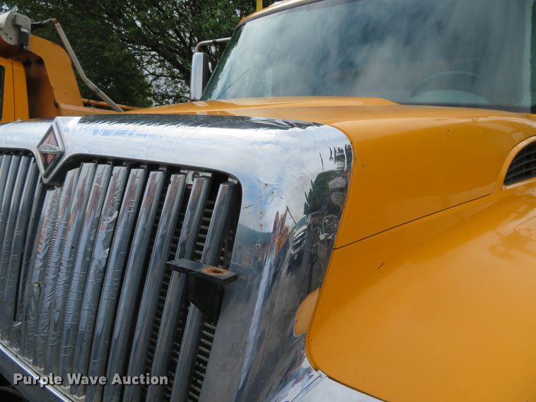 image for item DN5837 2004 International 7400  dump truck