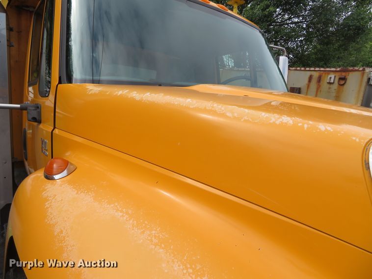 image for item DN5837 2004 International 7400  dump truck