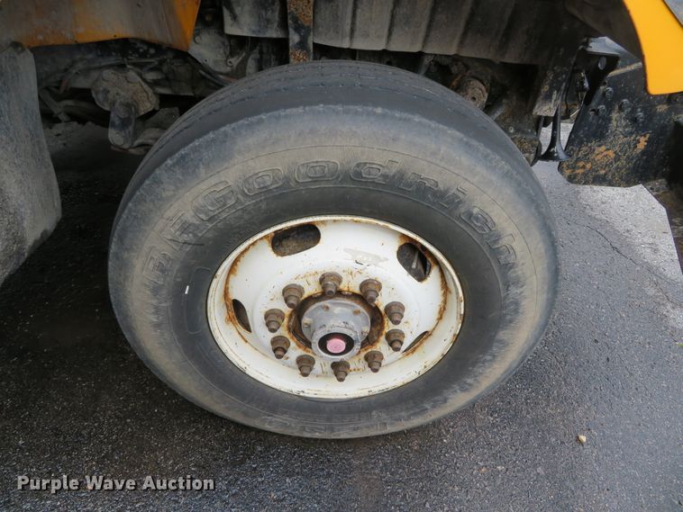 image for item DN5837 2004 International 7400  dump truck