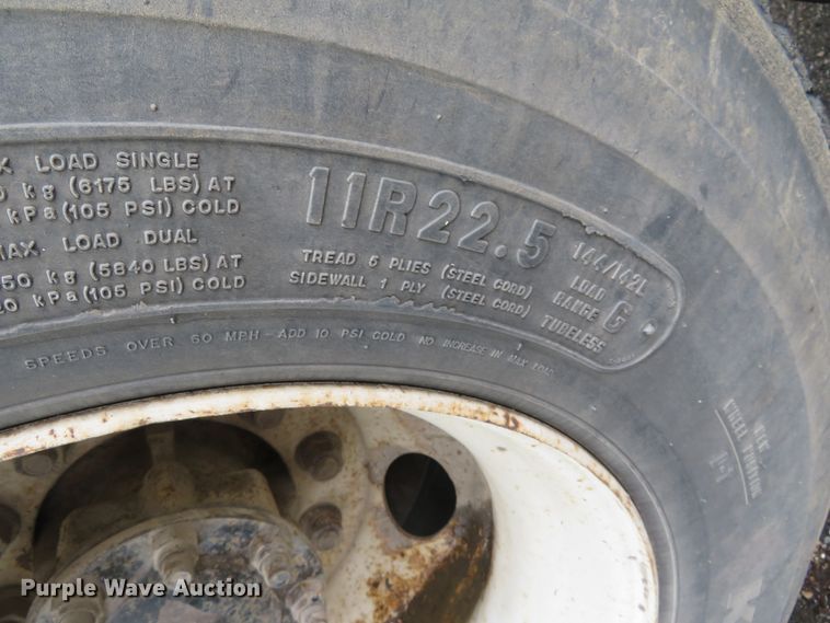 image for item DN5837 2004 International 7400  dump truck