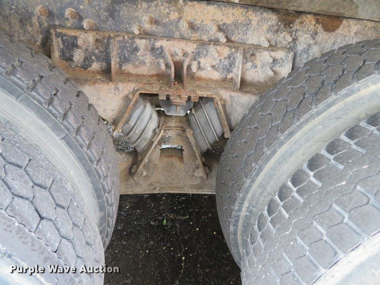 image for item DN5837 2004 International 7400  dump truck