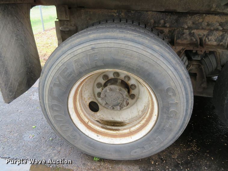 image for item DN5837 2004 International 7400  dump truck