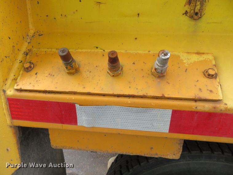 image for item DN5837 2004 International 7400  dump truck