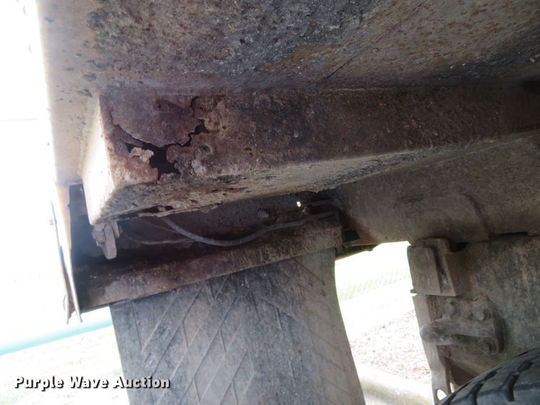 image for item DN5837 2004 International 7400  dump truck