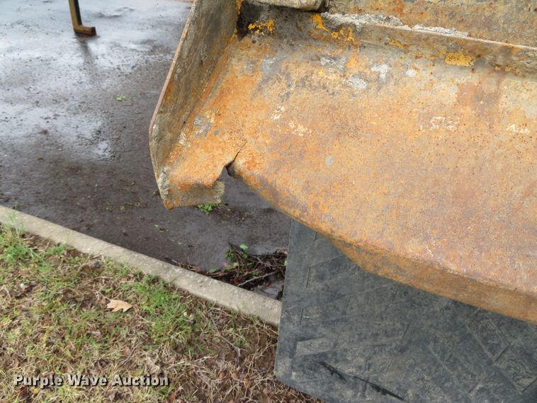 image for item DN5837 2004 International 7400  dump truck