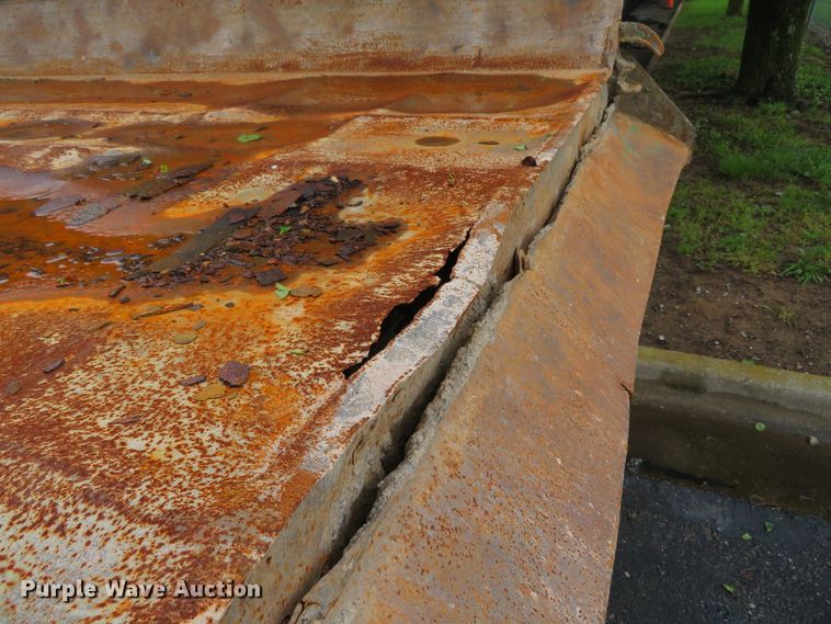 image for item DN5837 2004 International 7400  dump truck