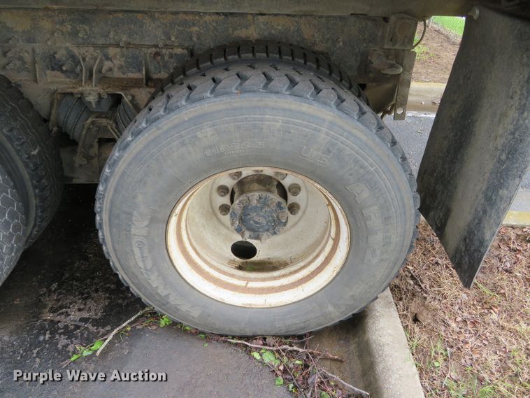 image for item DN5837 2004 International 7400  dump truck