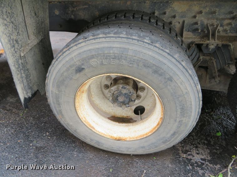 image for item DN5837 2004 International 7400  dump truck