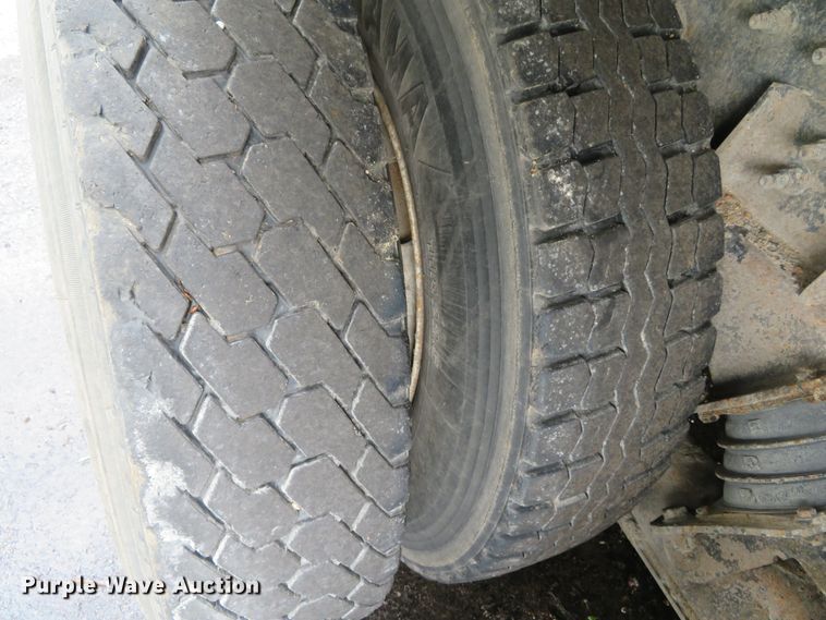 image for item DN5837 2004 International 7400  dump truck