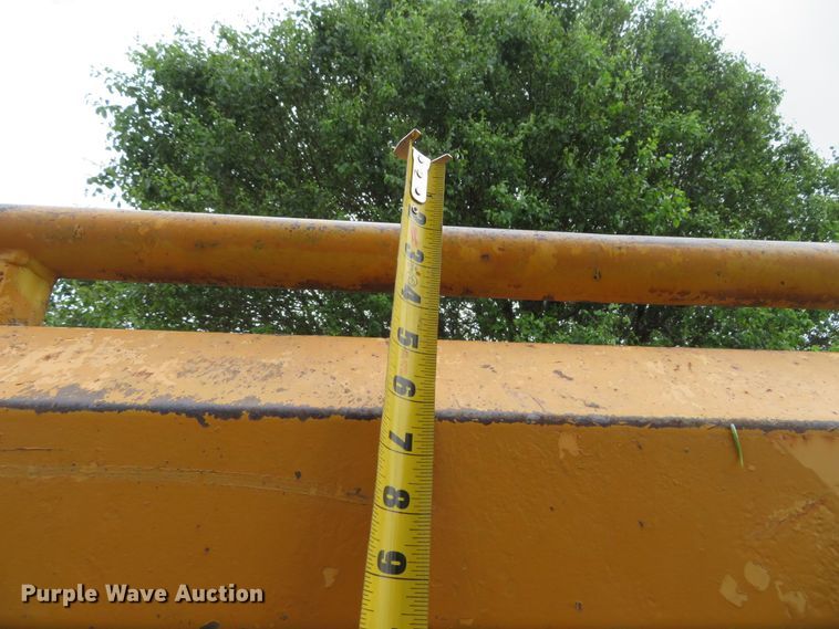 image for item DN5837 2004 International 7400  dump truck