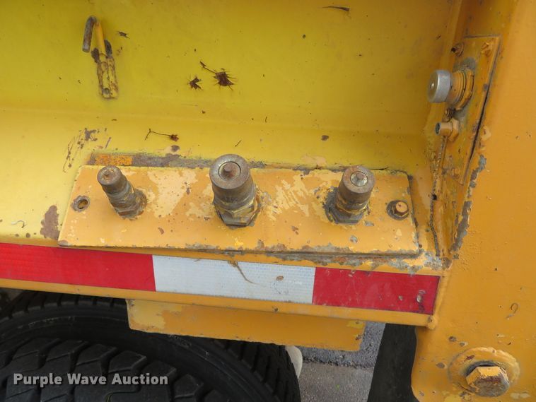 image for item DN5837 2004 International 7400  dump truck