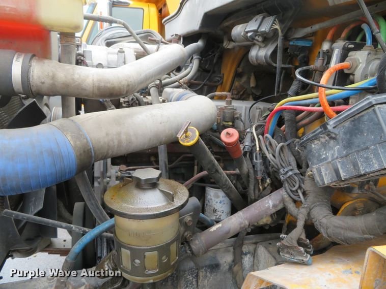 image for item DN5837 2004 International 7400  dump truck