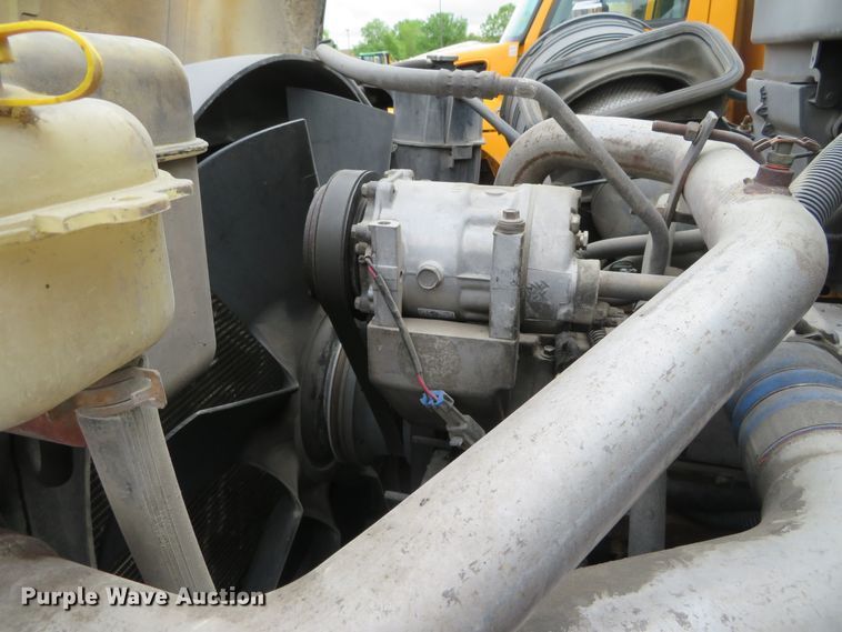 image for item DN5837 2004 International 7400  dump truck