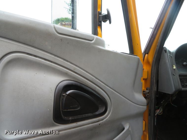 image for item DN5837 2004 International 7400  dump truck