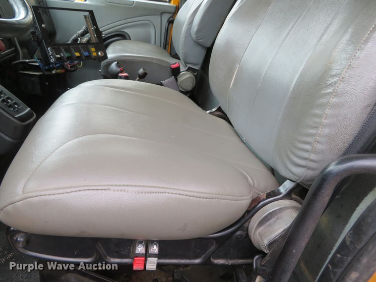 image for item DN5837 2004 International 7400  dump truck